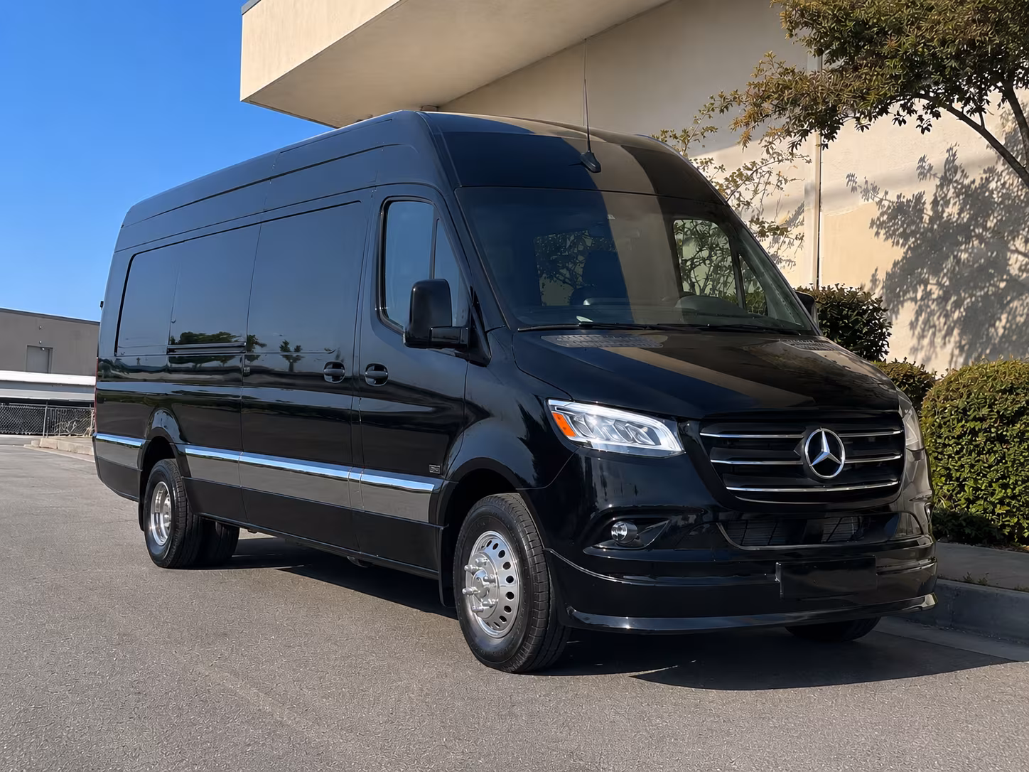 find the perfect transportation for your next airport transfer 3