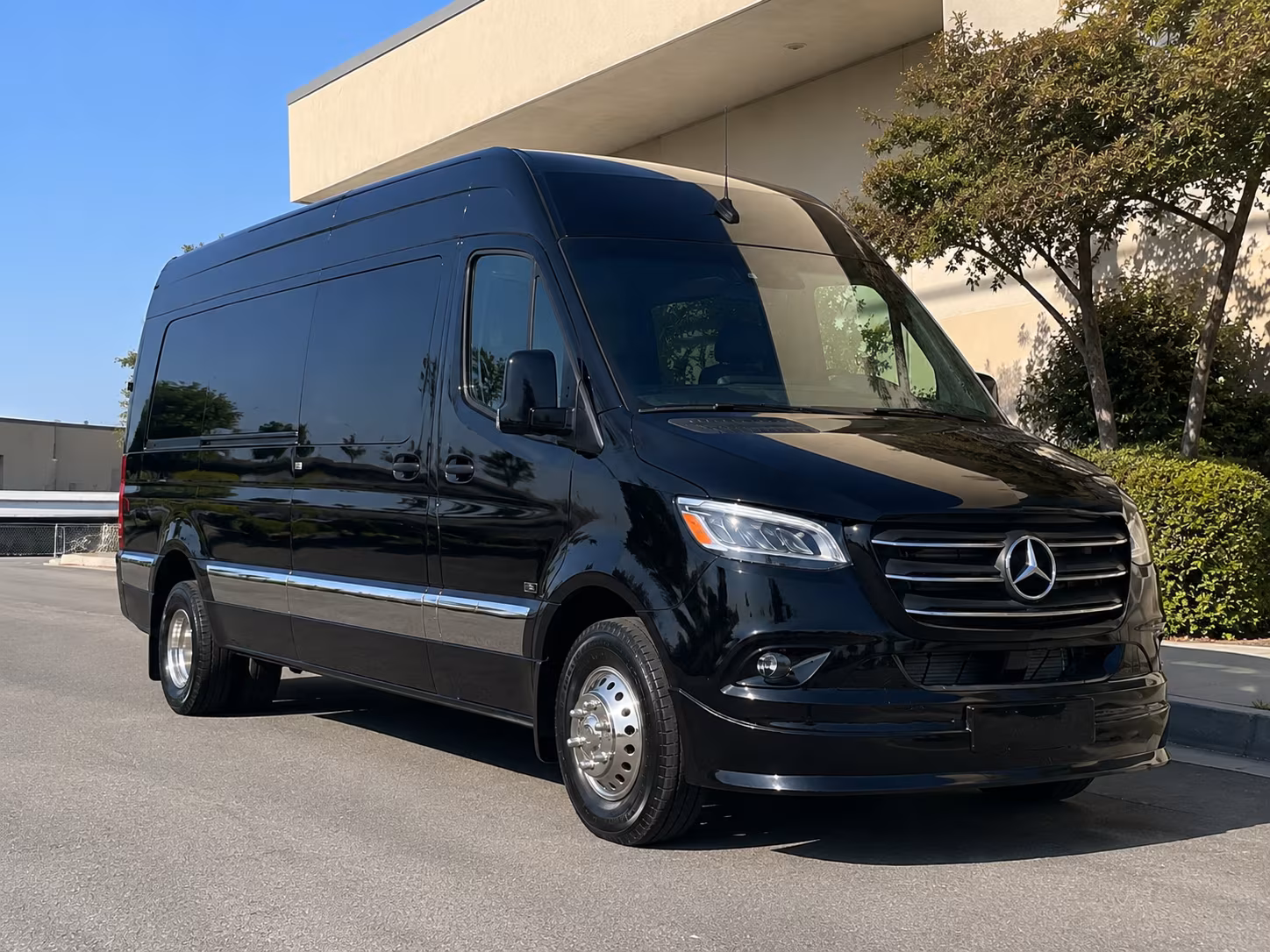 find the perfect transportation for your next airport transfer 4